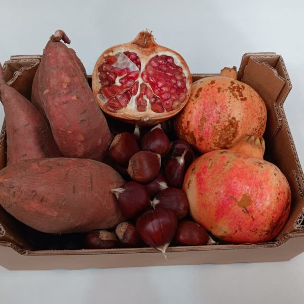 Caja de Sabores Otoñales con granadas, boniatos y castañas ecológicas de agricultores malagueños de Mediterranean Farmers.