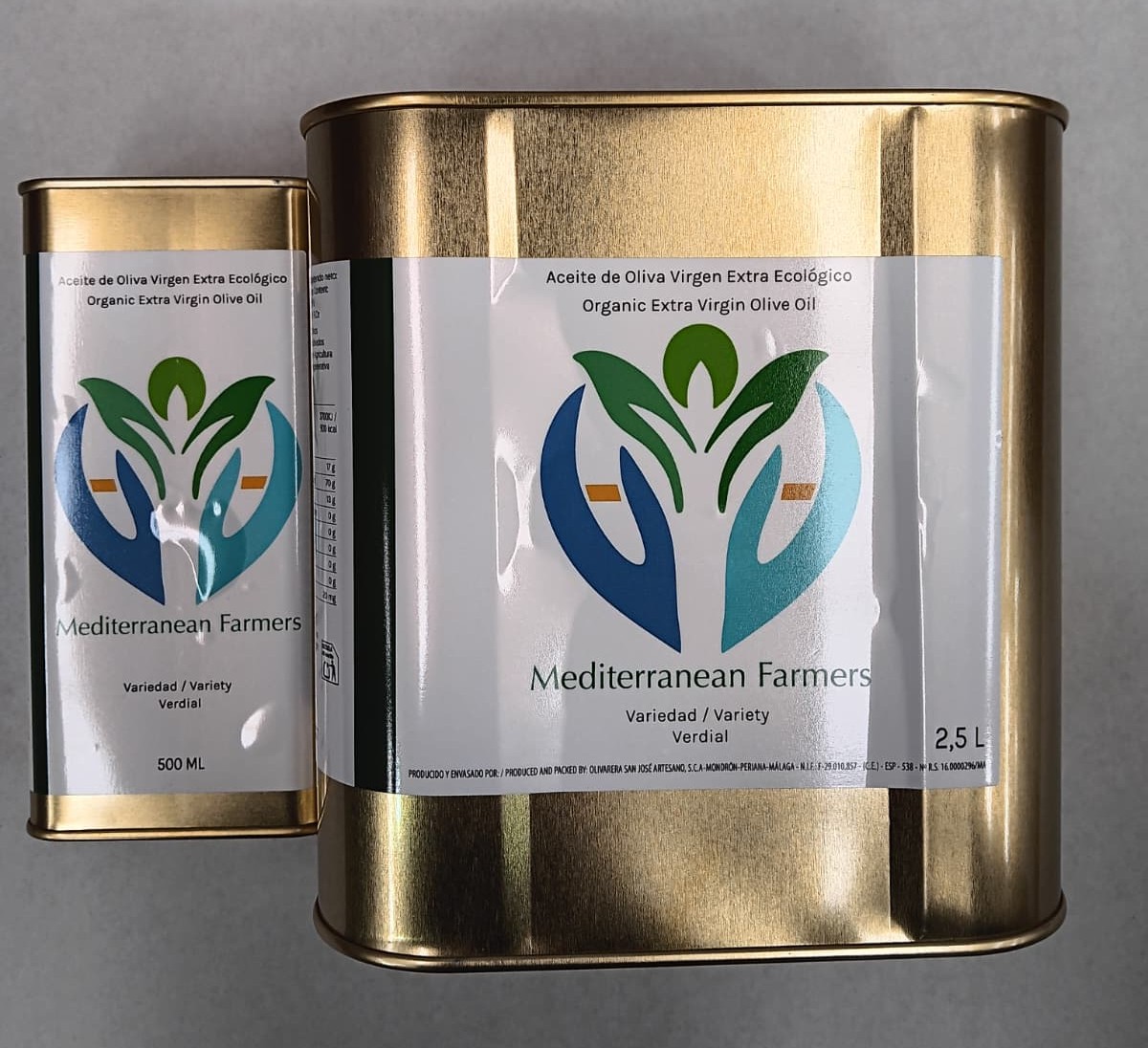 Aceite de oliva virgen extra ecológico Verdial en latas de 0,5 L y 2,5 L de la Axarquía